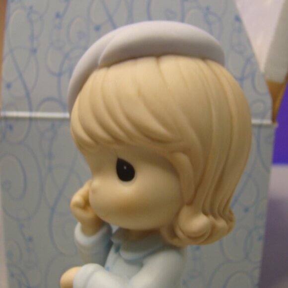 Precious Moments Figurine: “You Capture Beauty With All You Do”. 830022 in box - Picture 5 of 16